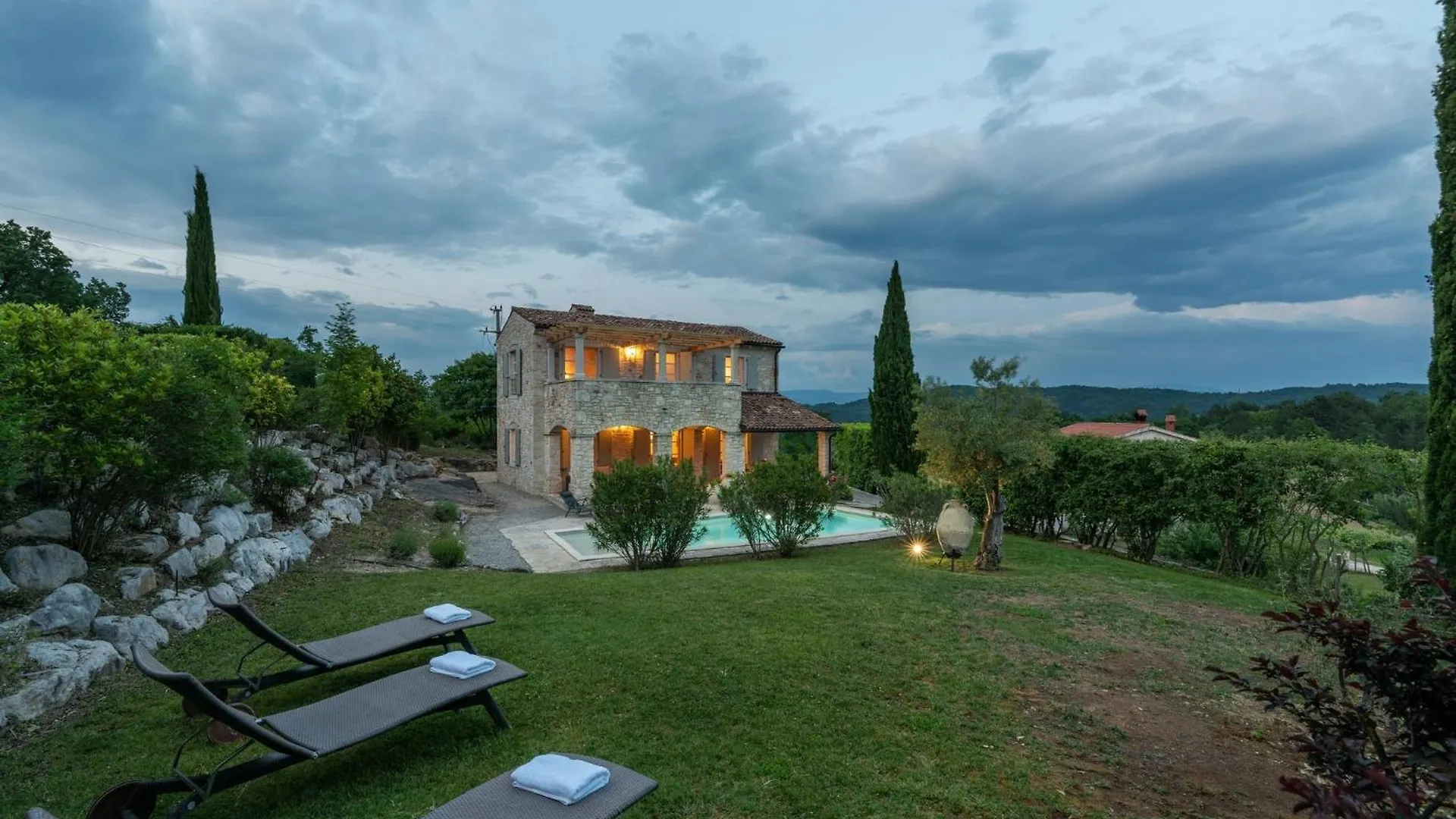 Villa Habibi In Sovinjak - Haus Fuer 8 Personen Buzet